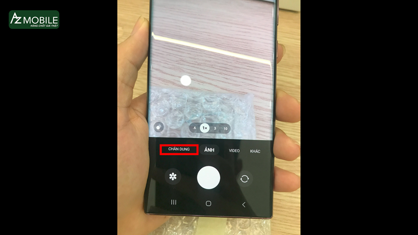 hướng camera về phía chủ thể khi chụp ảnh bằng điện thoại Samsung.jpg