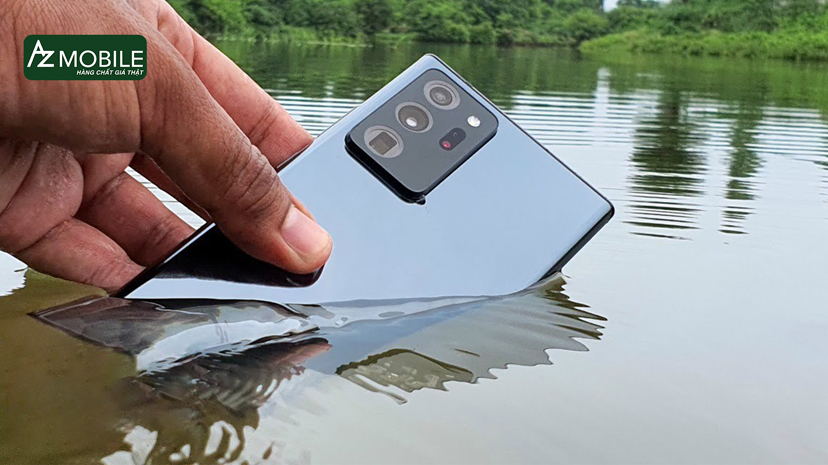 note 20 ultra sọc màn do vào nước.jpg