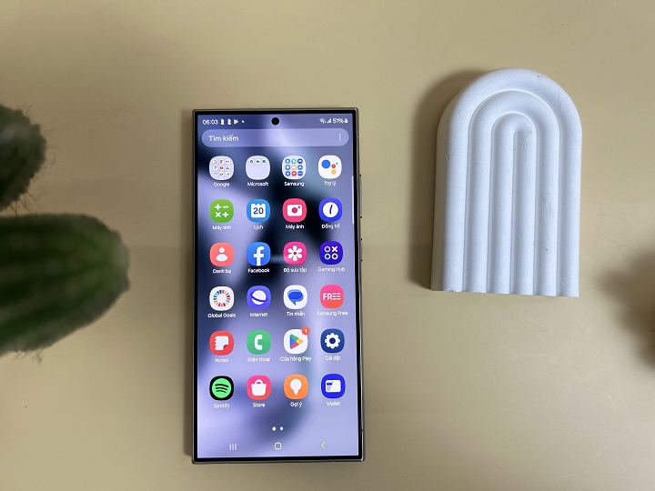 s24 ultra có màn hình phẳng