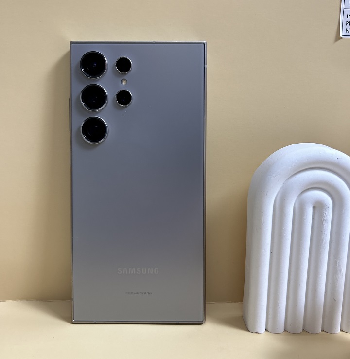 s24 ultra mỹ có mặt lưng nhám