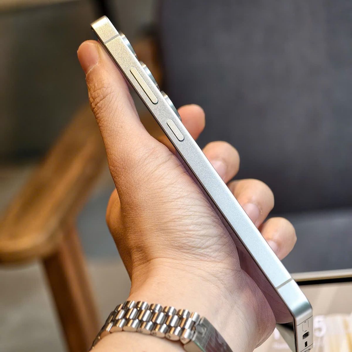 thiết kế khung viền trên s25 ultra