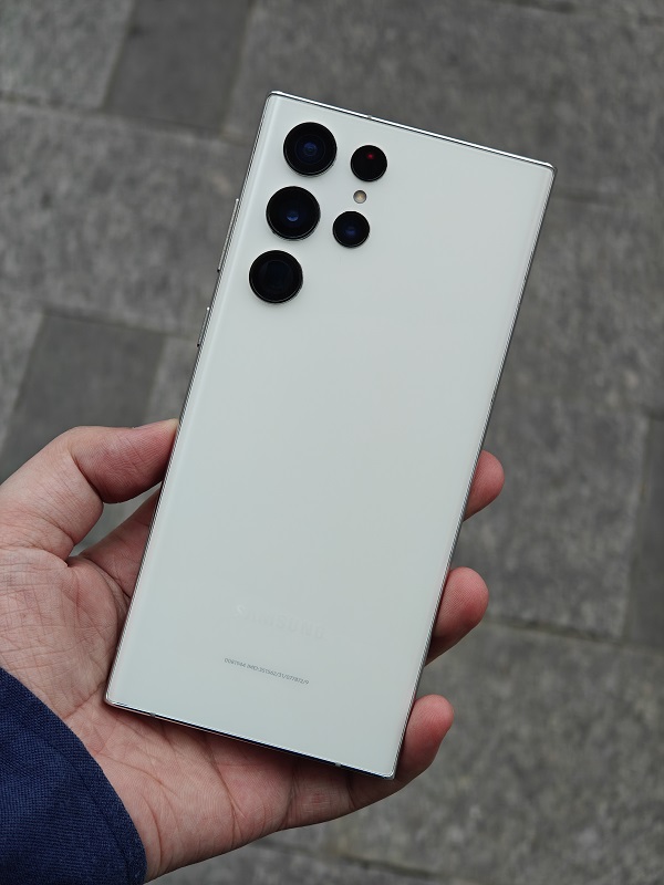 thiết kế mặt lưng s22 ultra.jpg